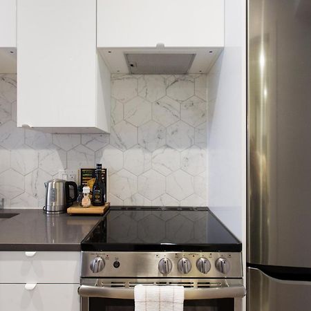 Blue Oasis Studio With Full Kitchen And Bath By Den Stays Montreal Exterior photo