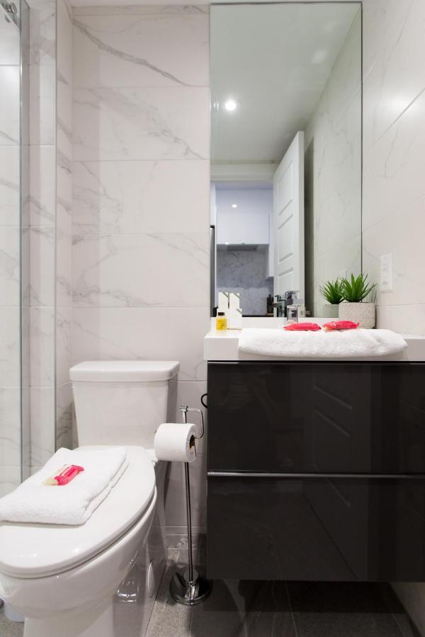 Blue Oasis Studio With Full Kitchen And Bath By Den Stays Montreal Exterior photo